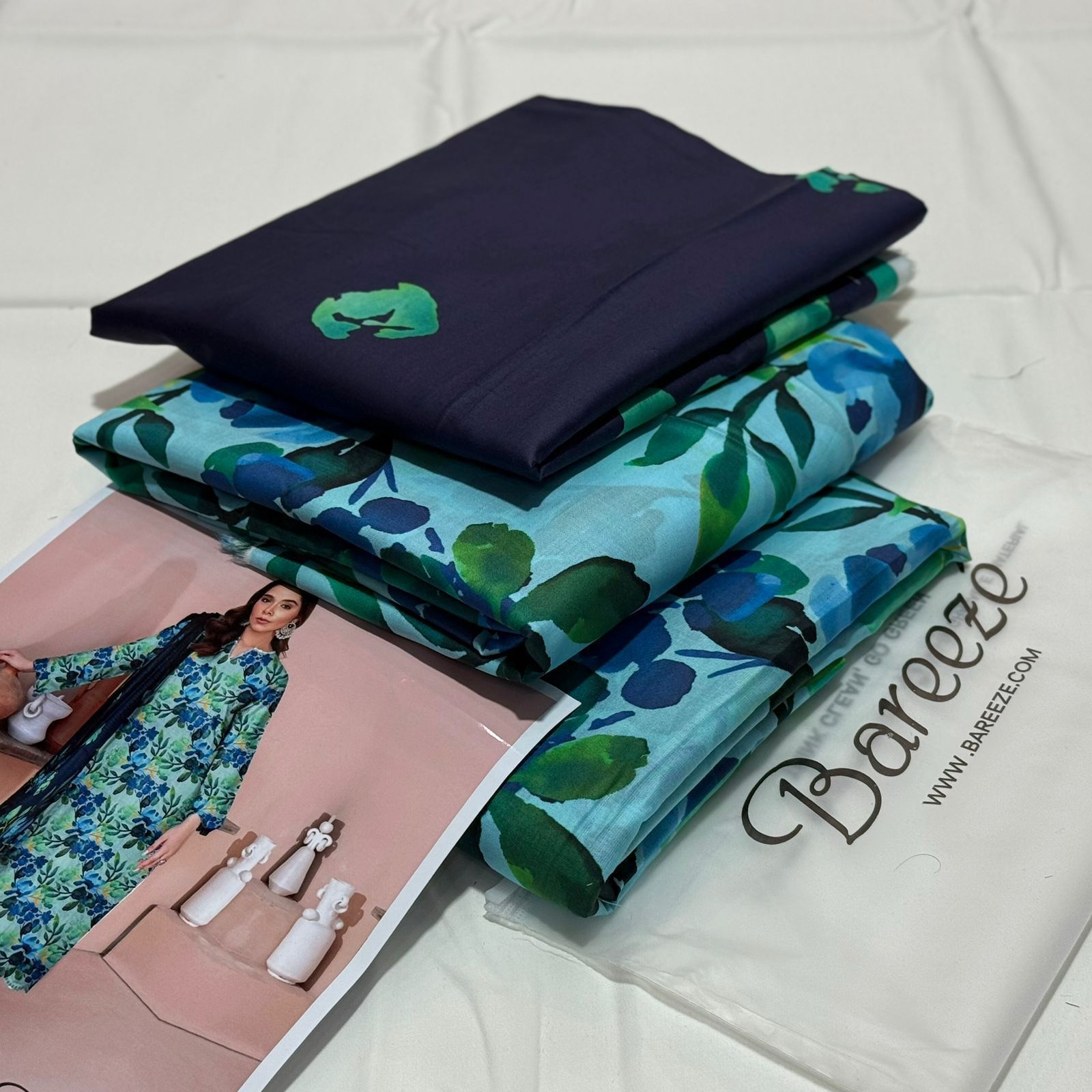 Bareeze Printed Lawn Unstitched 3Piece D-006