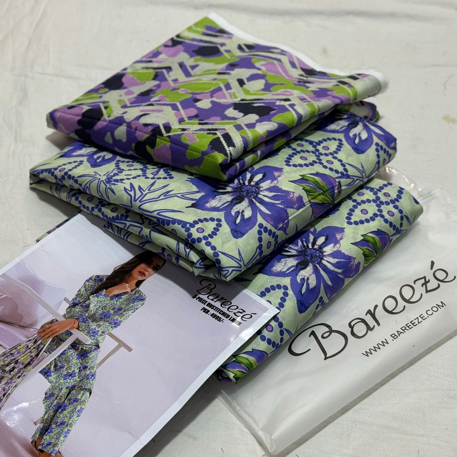 Bareeze Printed Lawn Unstitched 3Piece D-008