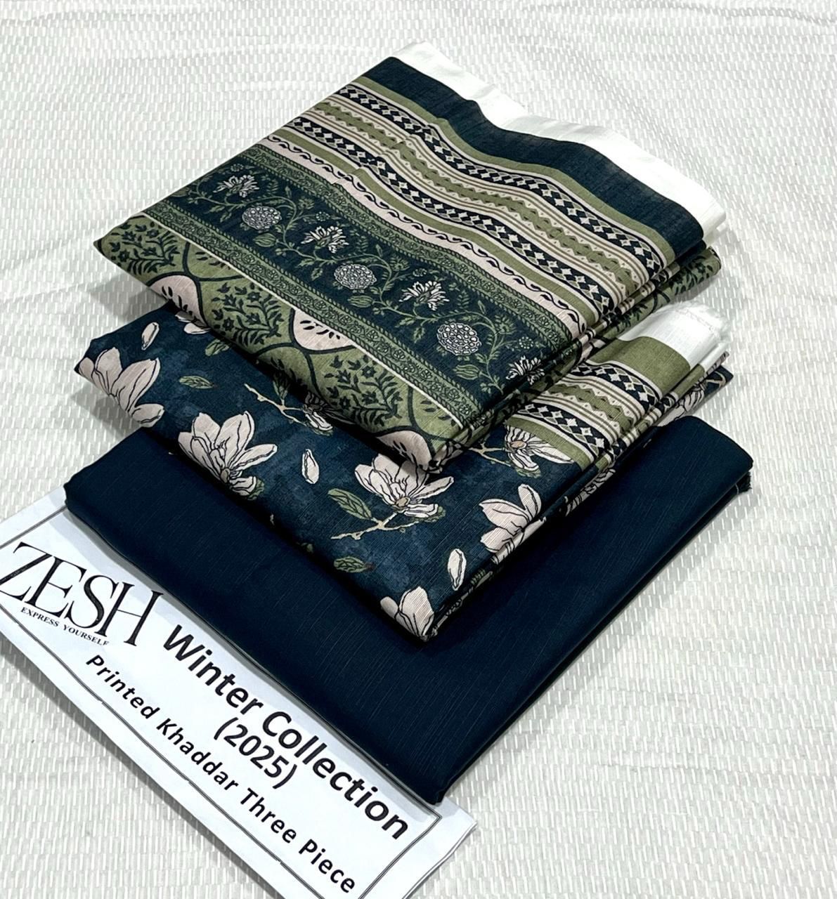 ZESH Printed Khaddar 3Piece D-017