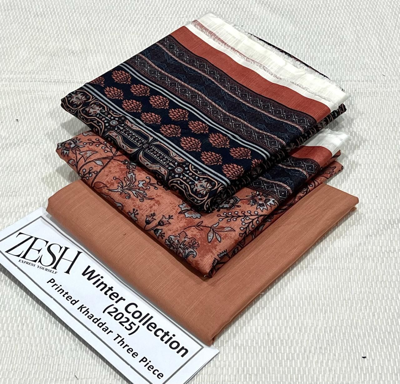 ZESH Printed Khaddar 3Piece D-038